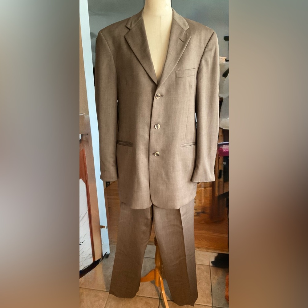 TOMMY HILFIGER Men’s Brown/Tan Suit in size 40R, Preowned
